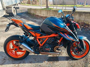 KTM 1290 SUPERDUKE R 2023 CON TECH PACK