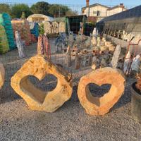 Roccia lavorata a forma di cuore