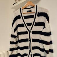 Cardigan bianco e blu 
