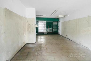 NEGOZIO A PALAZZOLO SULL'OGLIO