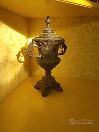 vaso in ferro lavorato e decorato da esterno