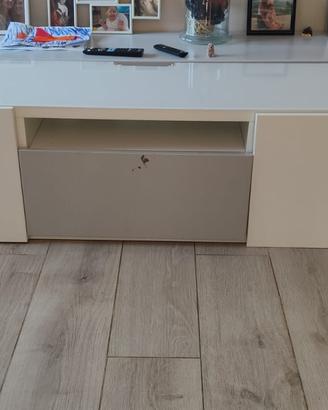 Mobile Ikea per tv