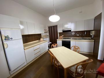 Cucina Germal tenuta molto bene.