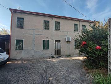 Immobile in asta di 425 m² con 5 locali e box auto