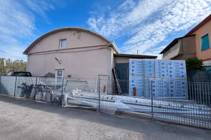 PE 122 Capannone con corte Pescara