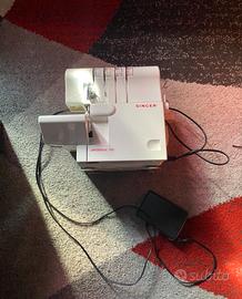 Tagliacuci Singer 14SH654 pari al nuovo