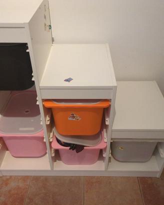 Mobile Ikea con scatole