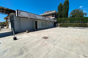 Locale commerciale strada provinciale s.cecilia