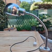 lampada da tavolo cromata