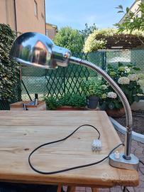 lampada da tavolo cromata