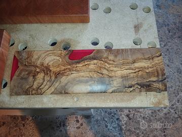 ReaIizzo cose di Legno massello SU C0MMlSSl0NE