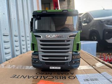 Camion che trasporta la legna dei Bruder