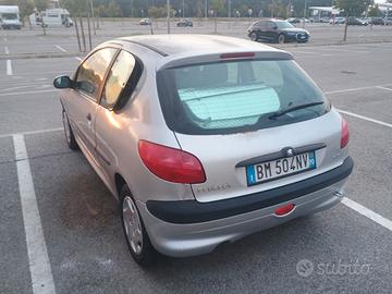 Peugeot 206 ferma