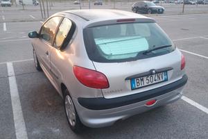Peugeot 206 ferma