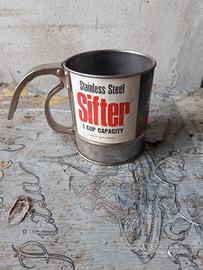 Spargi ,settaccio ,zucchero e farina vintage