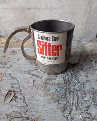 Spargi ,settaccio ,zucchero e farina vintage