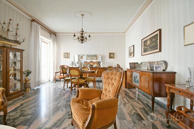 Pentavano al quarto piano con ascensore