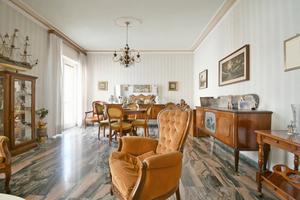 Pentavano al quarto piano con ascensore