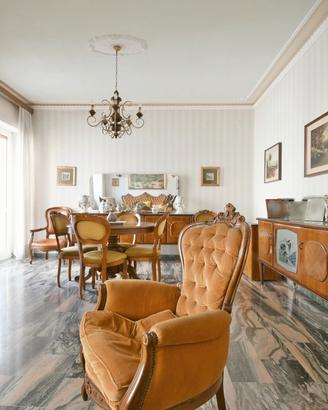 Pentavano al quarto piano con ascensore