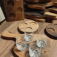 Tagliere porta bicchieri fatto a mano 