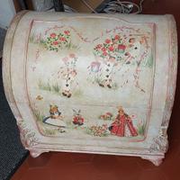 Baule " Alice nel paese delle meraviglie "
