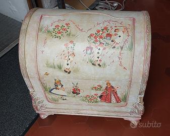 Baule " Alice nel paese delle meraviglie "