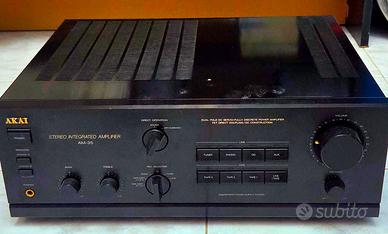 Amplificatore integrato Akai