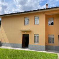 CASA A POCA DISTANZA DAL LAGO