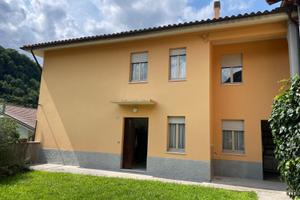 CASA A POCA DISTANZA DAL LAGO
