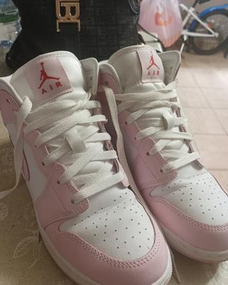 scarpe Nike air Jordan mid 1