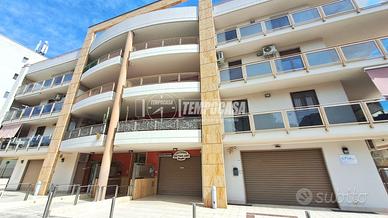 Attico USO DEPOSITO con terrazzo, 2 cantine e 2 po