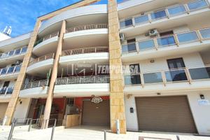 Attico con terrazzo, 2 cantine e 2 posti auto!