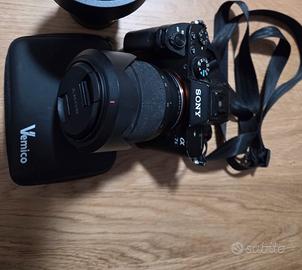 sony alpha 7 II con obiettivo accessori