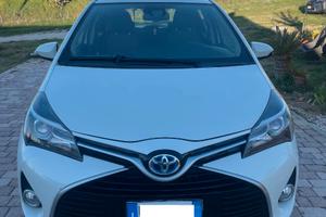 TOYOTA Yaris Hybrid 2016
