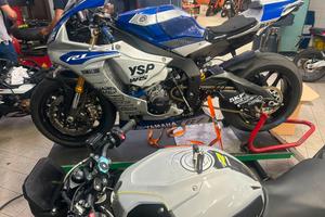 Carena Racing completa Yamaha R1 15/18