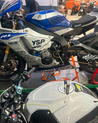 Carena Racing completa Yamaha R1 15/18