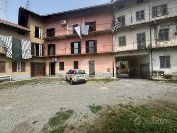 CASA DI CORTE A COSSATO