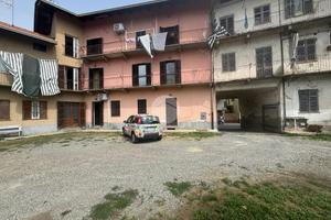 CASA DI CORTE A COSSATO