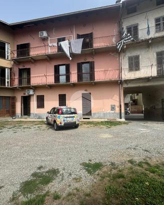 CASA DI CORTE A COSSATO