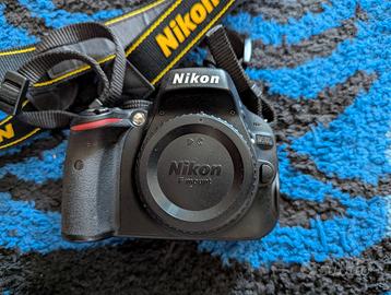 Nikon d5100, 400 scatti, con accessori