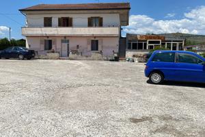 Appartamento da ristrutturare con piazzale