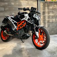 Duke 390