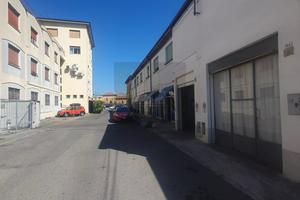 MAGAZZINO - Via Locati