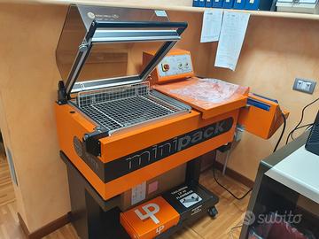 Confezionatrice con film termoretraibile