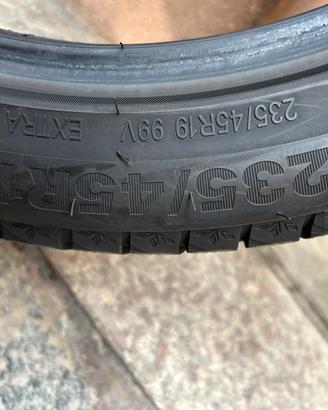 Gomme da neve utilizzate solo 4 mesi,235/45/19 99v