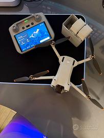 DJI Mini 3 Pro + DJI RC con schermo + borsa