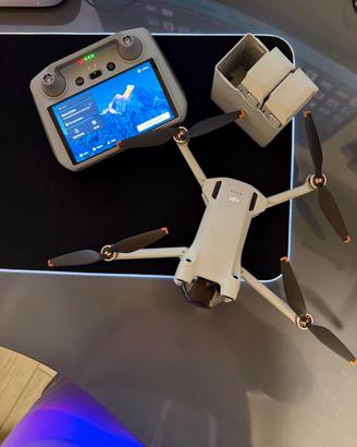 DJI Mini 3 Pro + DJI RC con schermo + borsa