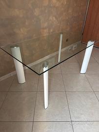 Tavolo in vetro moderno – €50