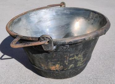 Antico paiolo in rame con interno stagnato