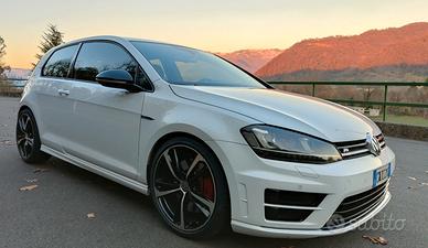 Golf VII 3P 2.0 R 4 Motion DSG 300 CV